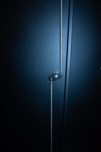 Coffre fermé avec portes – Image 2