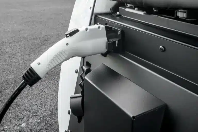 voiturette - golfette - utilitaire électrique Comment recharger une voiturette de golf ? Guide complet et bonnes pratiques