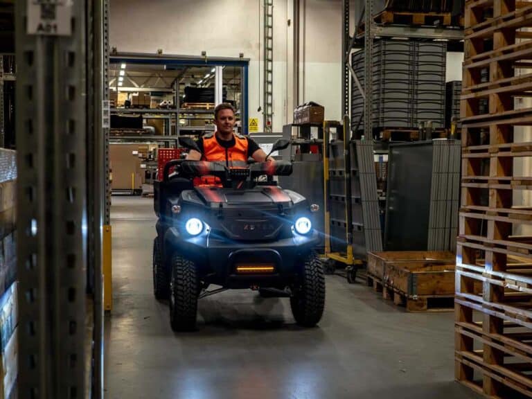 voiturette - golfette - utilitaire électrique Comment optimiser la logistique interne avec un utilitaire électrique compact ?