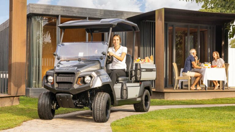 2024 Yamaha YUM2 EFI 24 EU Carbon Action 001 03