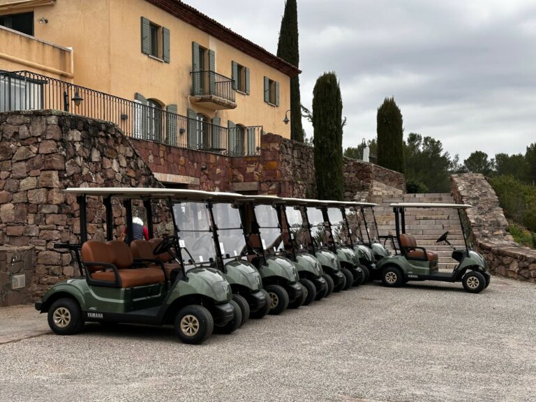 voiturette - golfette - utilitaire électrique Le golf de Saint Endréol renouvelle sa flotte avec 40 nouvelles voiturettes Yamaha